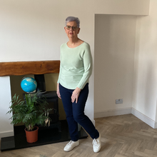 Load image into Gallery viewer, Super Soft Round neck Light green Italian Plain Jumper – One Size (12–16) A185