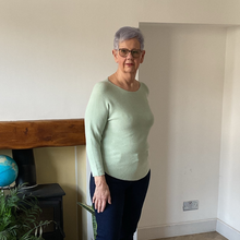 Load image into Gallery viewer, Super Soft Round neck Light green Italian Plain Jumper – One Size (12–16) A185