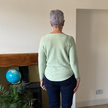 Load image into Gallery viewer, Super Soft Round neck Light green Italian Plain Jumper – One Size (12–16) A185