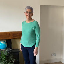 Load image into Gallery viewer, Super Soft Round neck Apple Green Italian Plain Jumper – One Size (12–16) A185