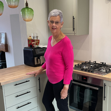 Load image into Gallery viewer, Super Soft Fuchsia pink Italian Plain Jumper – One Size (12–16) A176