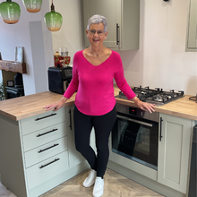 Load image into Gallery viewer, Super Soft Fuchsia pink Italian Plain Jumper – One Size (12–16) A176