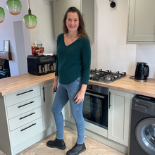 Load image into Gallery viewer, Super Soft Emerald Green Italian Plain Jumper – One Size (12–16) A176