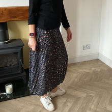 Load image into Gallery viewer, Dark grey Full Length Pleated Animal Print Maxi Skirt – One Size (UK 10–16) | Flowy Boho Style | 100% Polyester -A177