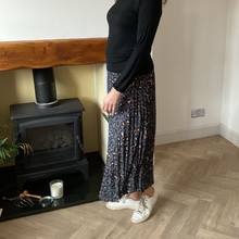 Load image into Gallery viewer, Dark grey Full Length Pleated Animal Print Maxi Skirt – One Size (UK 10–16) | Flowy Boho Style | 100% Polyester -A177