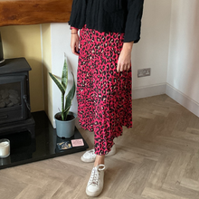 Load image into Gallery viewer, Fuchsia Full Length Pleated Animal Print Maxi Skirt – One Size (UK 10–16) | Flowy Boho Style | 100% Polyester - A177