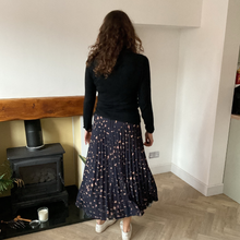 Load image into Gallery viewer, Navy blue Full Length Pleated Animal Print Maxi Skirt – One Size (UK 10–16) | Flowy Boho Style | 100% Polyester - A177