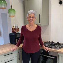 Load image into Gallery viewer, Super Soft Burgundy Italian Plain Jumper – One Size (12–16) A176