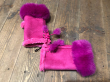 Load image into Gallery viewer, Fuchsia pink Faux Fur Trim Fingerless mittens.