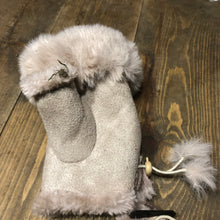 Load image into Gallery viewer, Cream Faux Fur Trimmed Gloves/mittens
