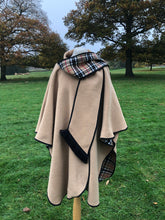 Load image into Gallery viewer, Camel Reversible cape