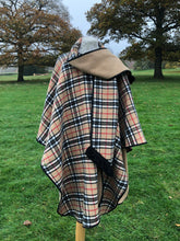 Load image into Gallery viewer, Camel Reversible cape