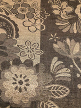 Load image into Gallery viewer, Grey Flower Design Women's Pashmina/Scarf/wrap. Lovely Present/Gift for Any Lady in Your Life.