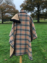 Load image into Gallery viewer, Camel Reversible cape