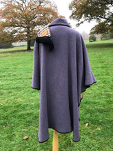 Load image into Gallery viewer, Reversible wrap for women