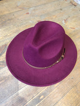Load image into Gallery viewer, Burgundy Adjustable felt look Fedora hat