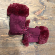 Load image into Gallery viewer, suede faux fur mitten
