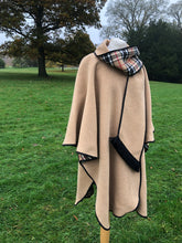 Load image into Gallery viewer, Camel Reversible cape