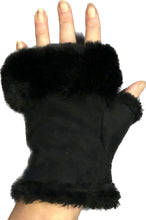 Load image into Gallery viewer, Black faux fur trim gloves