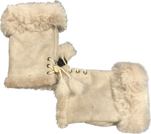 Load image into Gallery viewer, Cream Faux Fur Trimmed Fingerless mittens