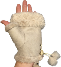 Load image into Gallery viewer, Cream Faux Fur Trimmed Fingerless Gloves

