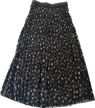 Load image into Gallery viewer, Ladies Grey lined pleated skirt