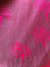 Load image into Gallery viewer, Fuchsia and brown mulberry tree pashmina