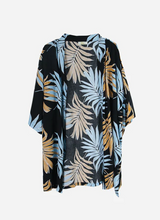 Load image into Gallery viewer, Black short Safari print light weight Kimono great for a summer robe or a beach cover up. (a119)