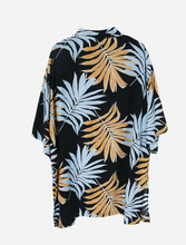 Load image into Gallery viewer, Black short Safari print light weight Kimono great for a summer robe or a beach cover up. (a119)