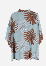Load image into Gallery viewer, Teal short Safari print light weight Kimono great for a summer robe or a beach cover up. (a118)