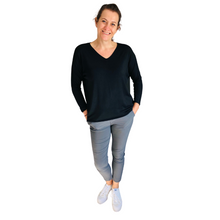 Load image into Gallery viewer, Ladies Black V-neck Jumper (A126)
