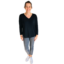 Load image into Gallery viewer, Ladies Black V-neck Jumper (A126)
