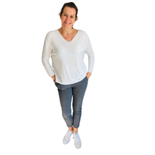 Load image into Gallery viewer, Ladies White V-neck Jumper (A126)