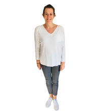 Load image into Gallery viewer, Ladies White V-neck Jumper (A126)