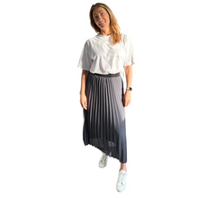 Load image into Gallery viewer, Ladies grey pleated skirt