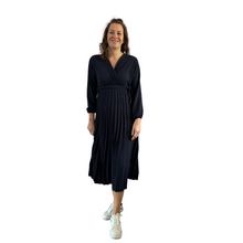 Load image into Gallery viewer, Navy Pleated midi dress with long sleeves for women (a149)
