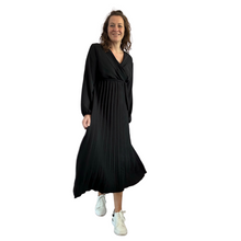 Load image into Gallery viewer, Black Pleated midi dress with long sleeves for women (a149)