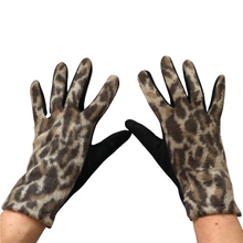 Load image into Gallery viewer, Brown Leopard print super soft ladies gloves G2108

