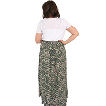 Load image into Gallery viewer, Women’s Green Daisy Wrap around Skirt with pockets. (A117)