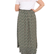Load image into Gallery viewer, Women’s Green Daisy Wrap around Skirt with pockets. (A117)