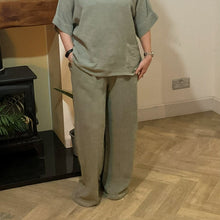 Load image into Gallery viewer, Linda Classic Khaki green Shirred Waistband Palazzo Trousers with Pockets | UK 10–16
