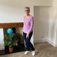 Load image into Gallery viewer, Super Soft Round neck Lilac Italian Plain Jumper – One Size (12–16) A185
