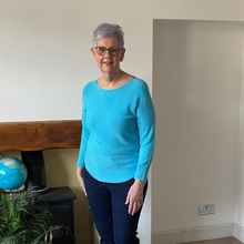 Load image into Gallery viewer, Super Soft Round neck Turquoise Italian Plain Jumper – One Size (12–16) A185
