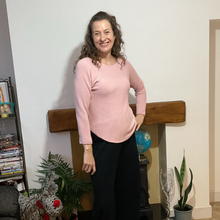 Load image into Gallery viewer, Super Soft Round neck BabyPink Italian Plain Jumper – One Size (12–16) A185
