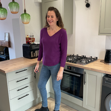Load image into Gallery viewer, Super Soft Purple Italian Plain Jumper – One Size (12–16)  A176
