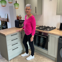 Load image into Gallery viewer, Super Soft Fuchsia pink Italian Plain Jumper – One Size (12–16) A176
