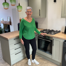 Load image into Gallery viewer, Super Soft Green Italian Plain Jumper – One Size (12–16) A176
