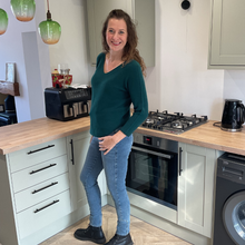 Load image into Gallery viewer, Super Soft Emerald Green Italian Plain Jumper – One Size (12–16) A176
