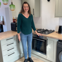 Load image into Gallery viewer, Super Soft Emerald Green Italian Plain Jumper – One Size (12–16) A176
