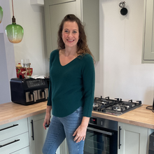 Load image into Gallery viewer, Super Soft Emerald Green Italian Plain Jumper – One Size (12–16) A176
